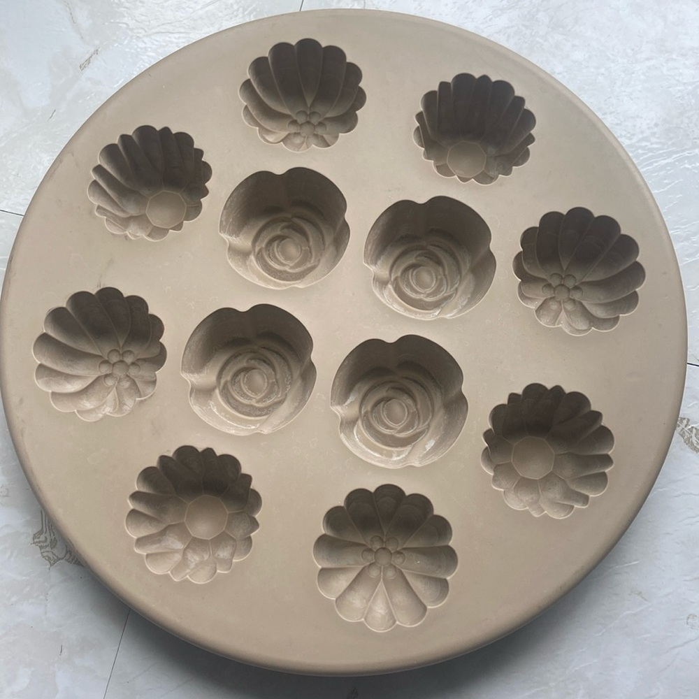 The Pampered Chef Silixone Rose Floral Mold Cupcake Mufdin Quiche